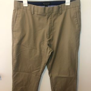 Banana Republic Non-Iron Tailored Slim Fit Pants in Khaki/Tan